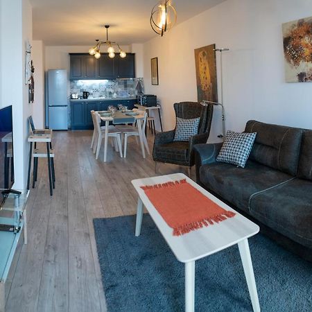 Mali Apartment Varna Bagian luar foto
